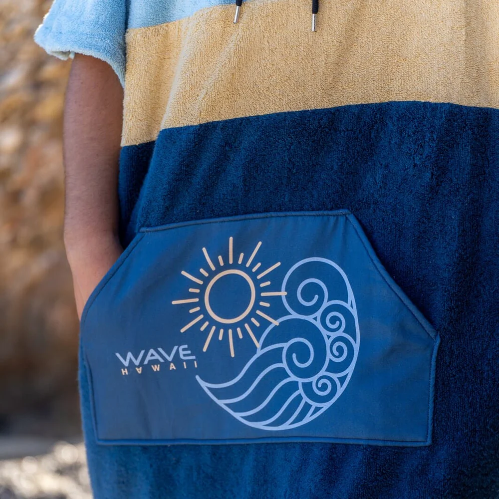 WAVE Hawaii. AirLite Poncho Pukalani